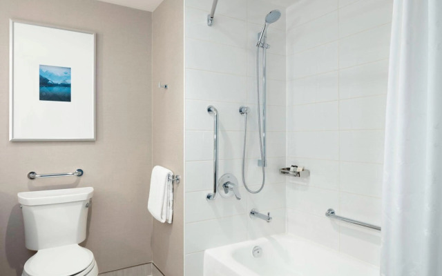 Sheraton Vancouver Guildford Hotel