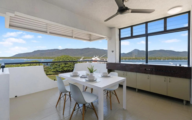 Stunning Costal 3 Bedroom Apartment In Cairns Cbd
