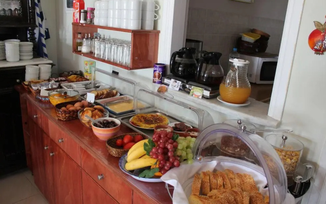 Hotel Thira