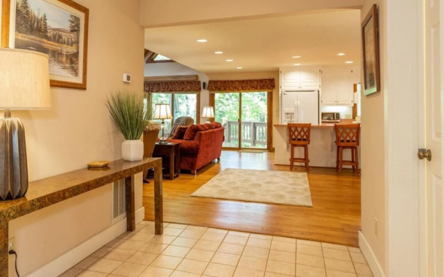 Book Spring Summer Luxury House at Wintergreen