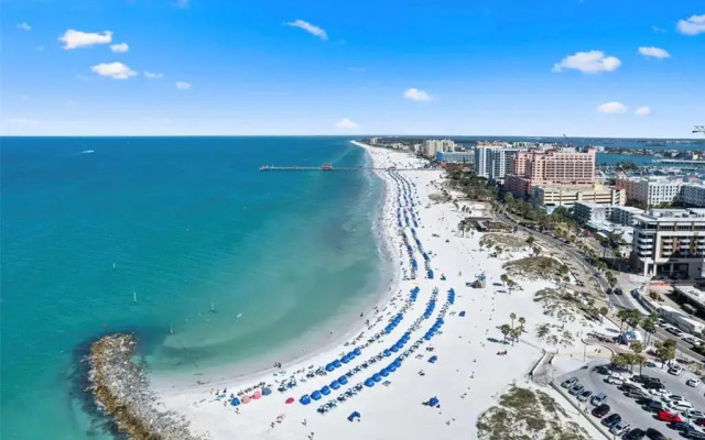 Pelican Pointe Clearwater Beach Hotel