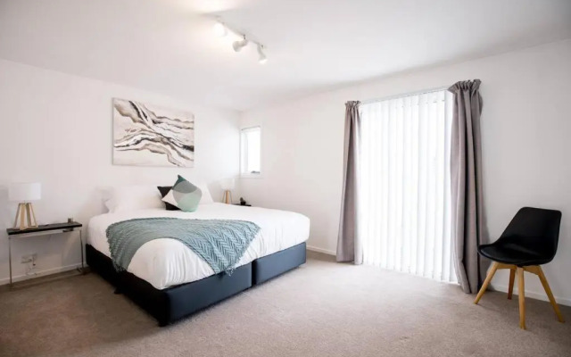 Chic Hobart Townhouse sleeps 9 - perfect location