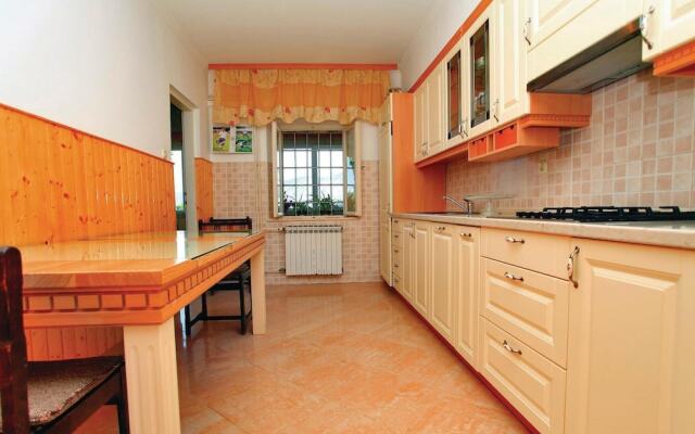 Awesome Home in Racisce With Wifi and 6 Bedrooms
