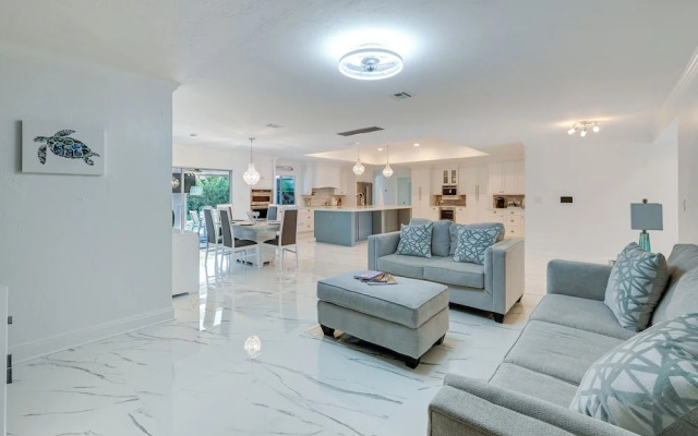 Pool & Spa: Luxe Home in Naples!