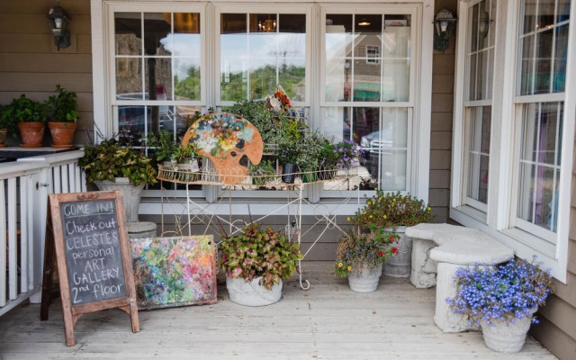 Cardinal at Main and Pine