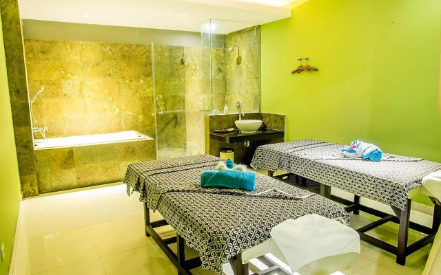 Famous Hotel Kuta