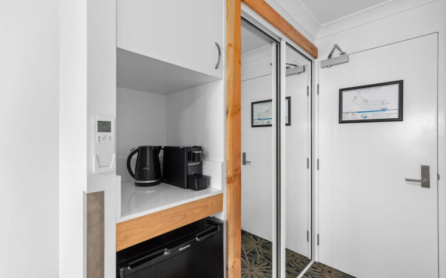 Airlie Beach Hotel – Guest Rooms – Airlie Beach