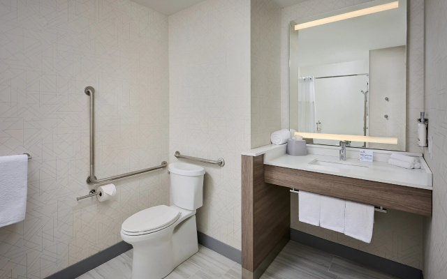 Holiday Inn Express Hamilton Upper James by IHG