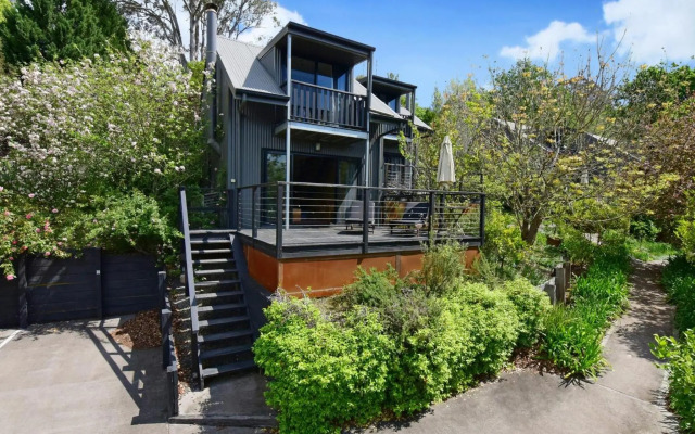 Cloudsong Chalet 1 - Close to the village centre!