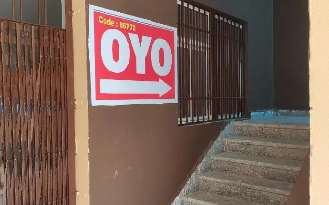 OYO 86772 V s