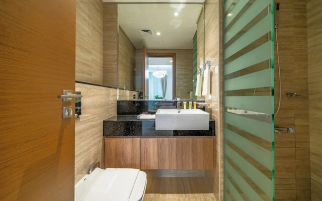 Minimalist Luxe Studio in the City