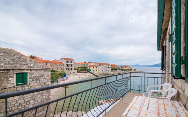 Apartment Sea Stone