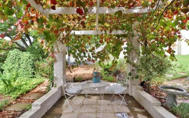 Three Oaks Bed  Breakfast