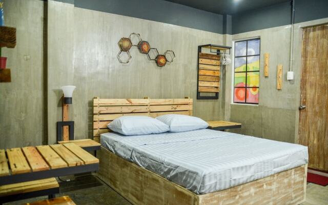 Bhive Hotel