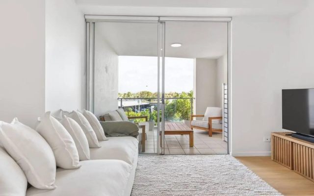 Fresh Beautifully Styled 2 BR Resort Apt at Marcoola – Guest Rooms – Marcoola