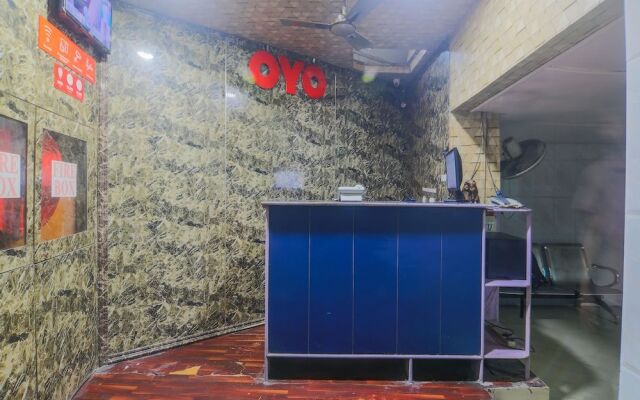 OYO 23373 Hotel Midline