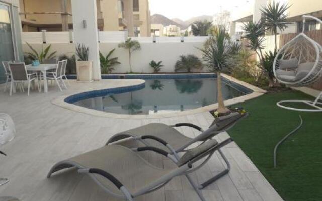 Turquoise Apartment with Pool