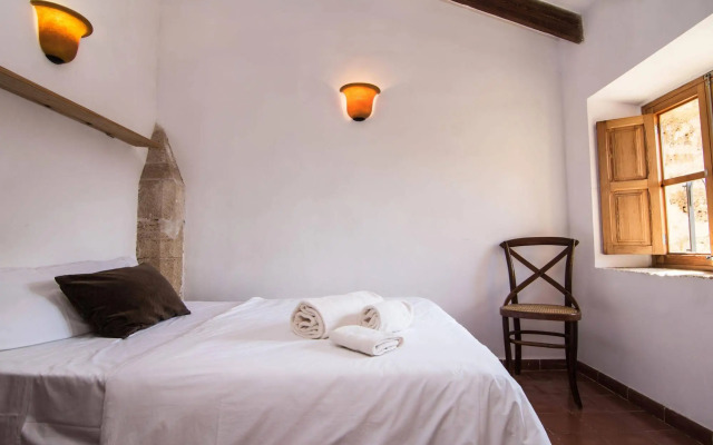 Petit Hotel Hostatgeria La Victoria