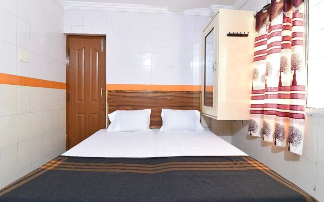 SPOT ON 39866 Hotel Dhruvathara