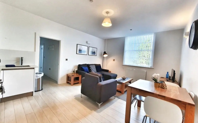 Modern Executive Apartment in Reading