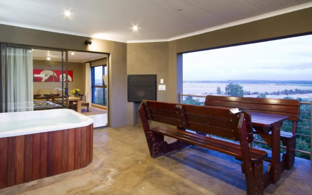 Stonehill River Lodge