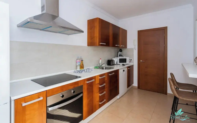 Inviting 4-bed Villa in Playa Blanca