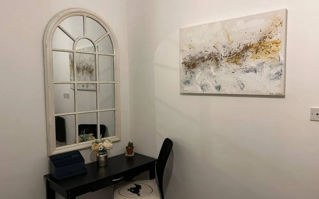 Modern and Spacious 2 Bedroom Flat Near Shoreditch