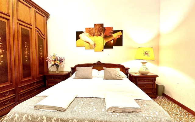 4 Bed-sleeps 8-central Rome-5 Min to Colosseum