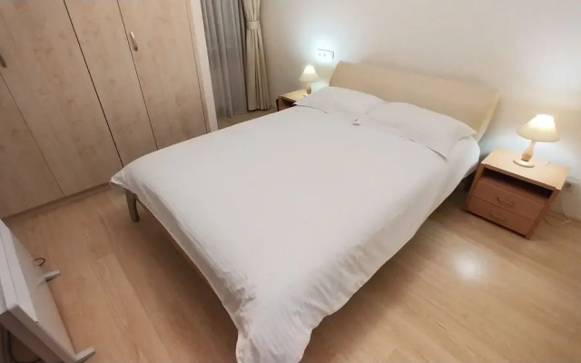 Deluxe 2 Bedroom Apartment Near Kreschatyk - 4001