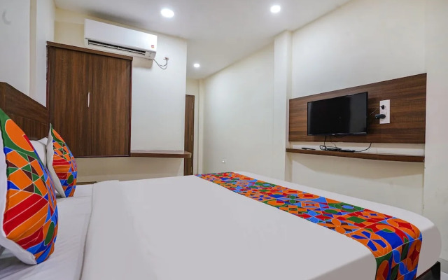 Fabhotel V Grand