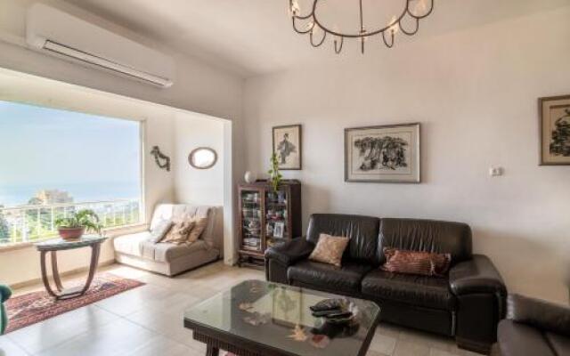 Luxury home Ahuza