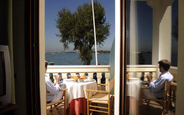 Russo Palace Hotel