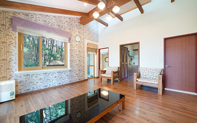 Taean Jaderak Pension