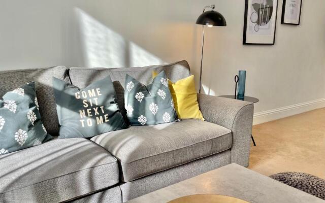 6 Blue Bridge Luxury Apartment