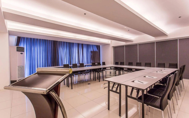 Y2 Residence Hotel