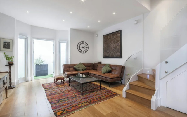 Winchendon Road by Onefinestay