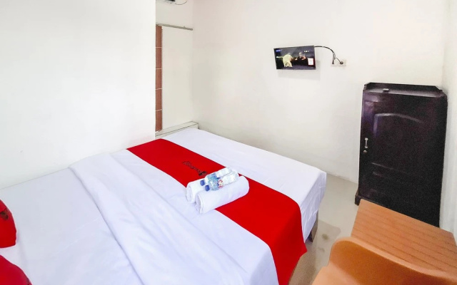 RedDoorz Syariah @ Griya Wahid Alun Alun Batang – Guest Rooms – Batang