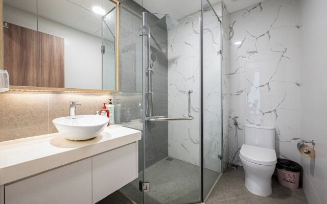 Luxury Sunwah Apartment near Landmark 81 - City View