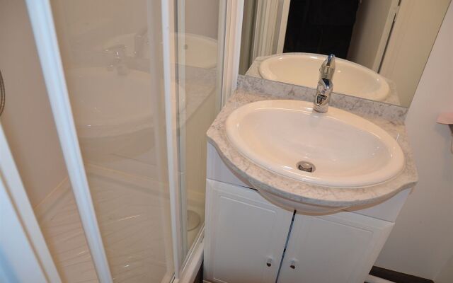 Phenicio Hotel Studios Paris Montrouge