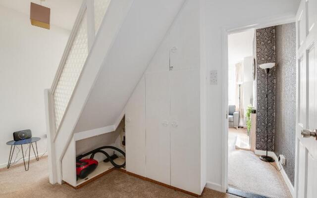 Families & Beach Location & Free Parking