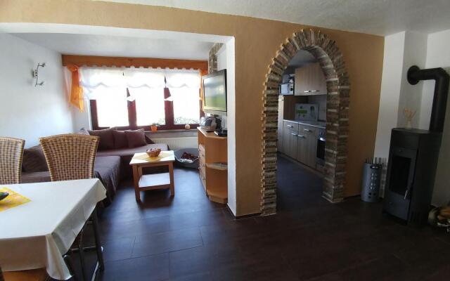 Sunlit Retreat With Garden