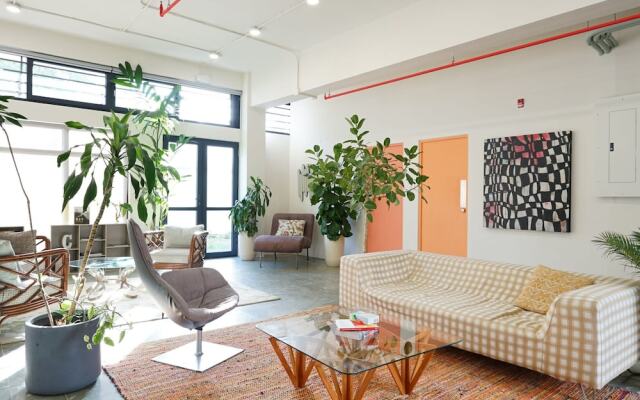 w Beautiful Loft in Santa Ana
