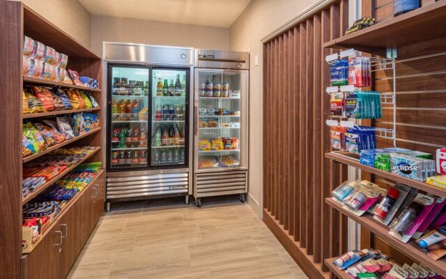 Holiday Inn Express and Suites Modesto by IHG