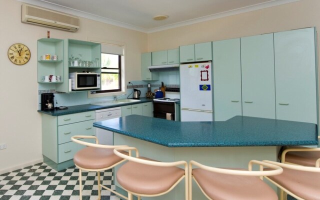 Shoal Bay Avenue Unit 7