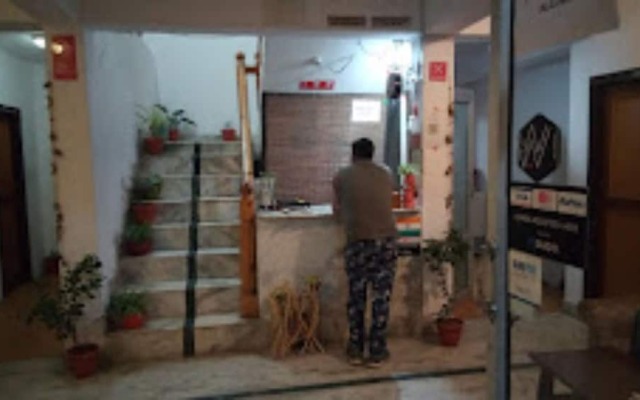 Goroomgo Chinar Lake View Nainital