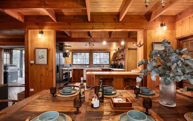 Onyx Retreat Healesville Luxury Lodge x Hot Tub