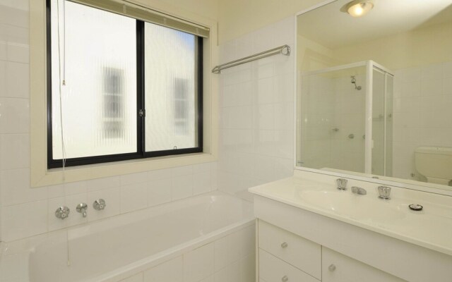 Government Road, 2/161