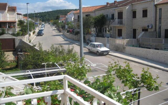 Apartment Anec - 150m from the sea
