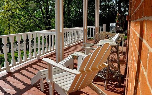 Bernadine's Stillman Inn