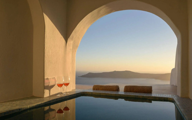 Abyssanto Suites & Spa